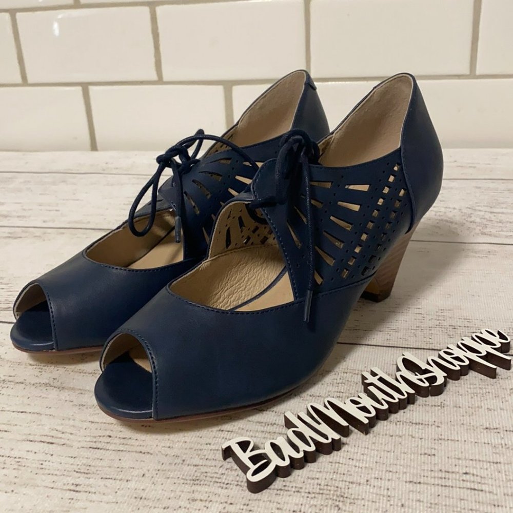 *Chelsea Crew Modcloth Peep Toe Kitten Heels Style Javitz in Navy Size 37